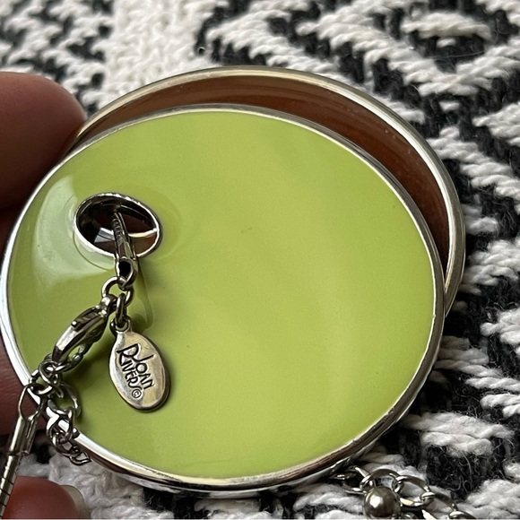 JOAN RIVERS | Vintage | Reversible Two-Disc Shaped Pendant Silver Wired Necklace - Picture 3 of 16